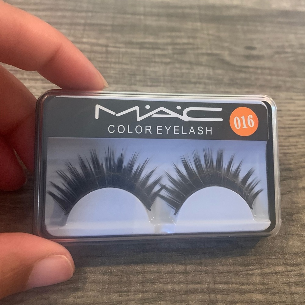 Black Eye Lashes